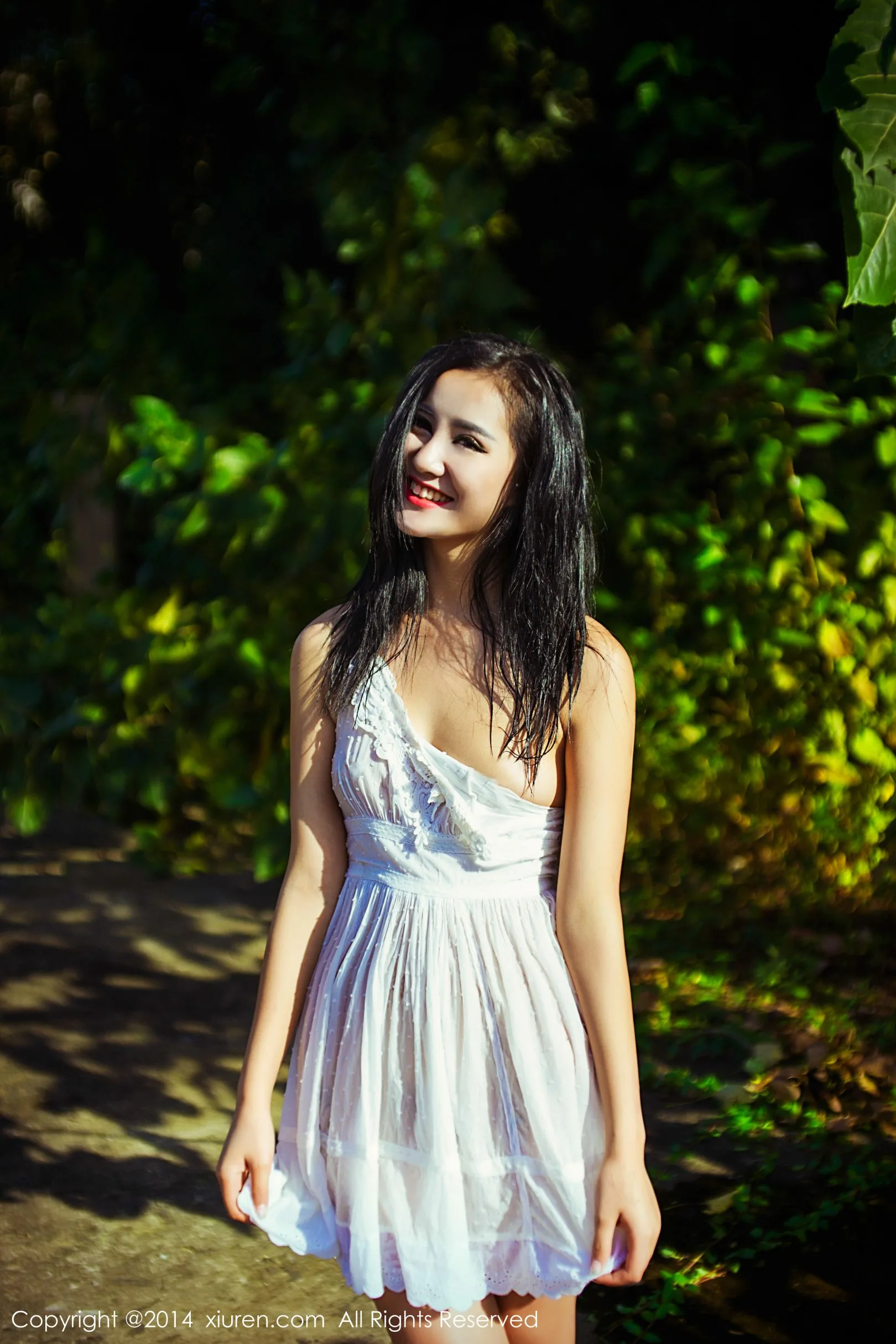 [XIUREN秀人网] Liu Weila - Buổi chụp ảnh ngoài trời dưới ánh nắng chói chang - 40