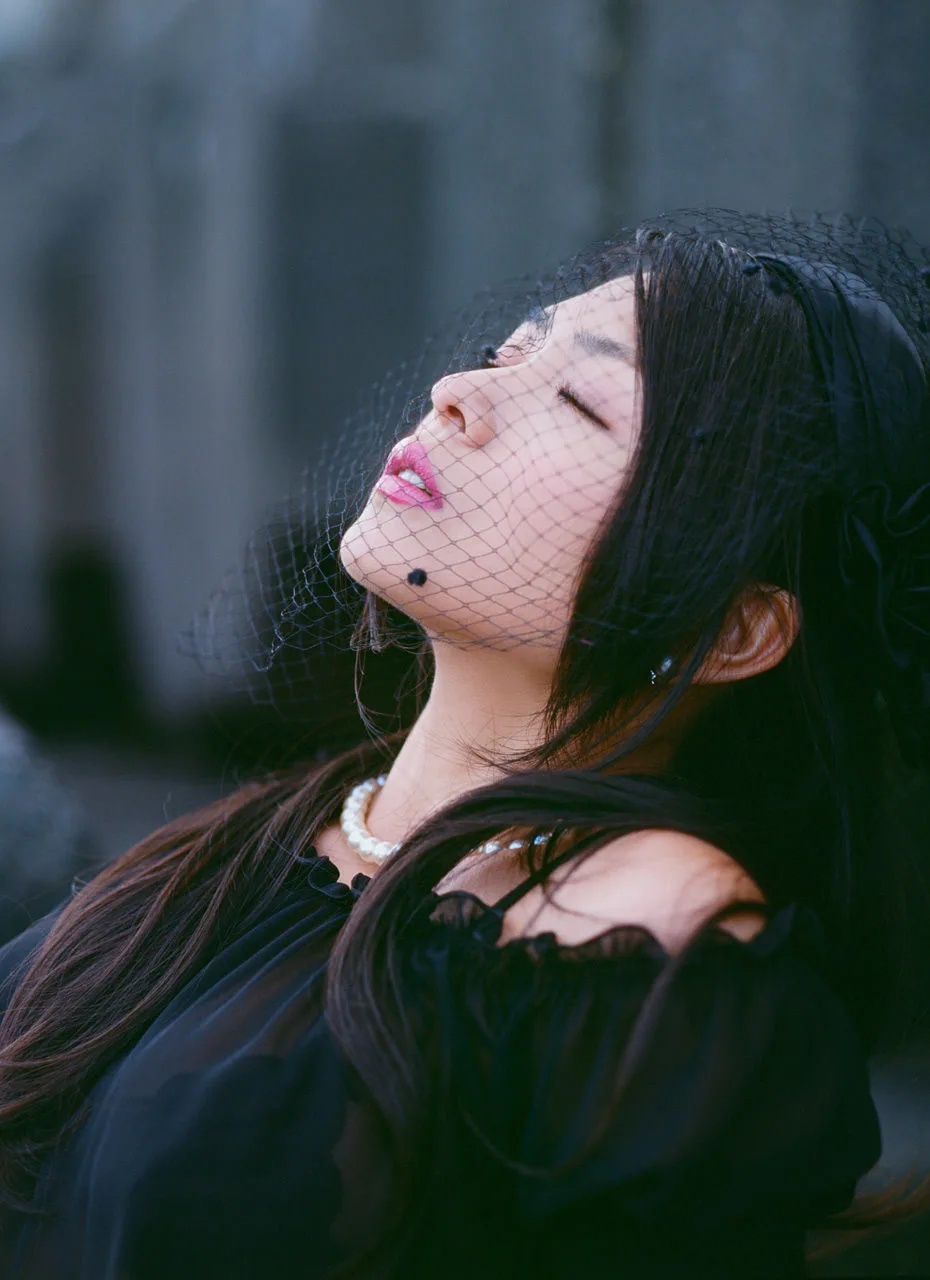 [Image.tv] Album ảnh "Quý cô áo đen" của Yuki Kawamura - 9