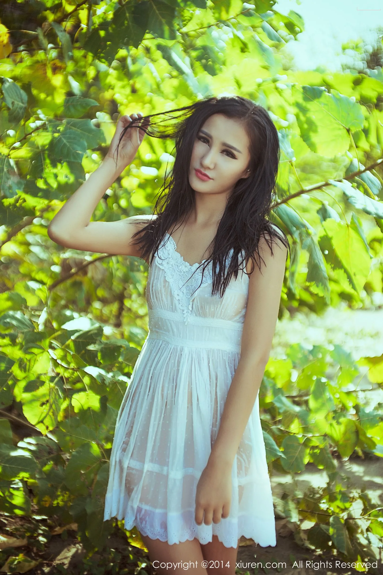 [XIUREN秀人网] Liu Weila - Buổi chụp ảnh ngoài trời dưới ánh nắng chói chang - 29